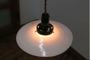 昭和レトロ　白いガラス平笠照明2個セット