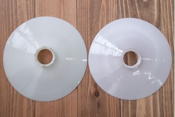 昭和レトロ　白いガラス平笠照明2個セット