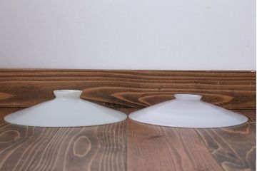 昭和レトロ　白いガラス平笠照明2個セット