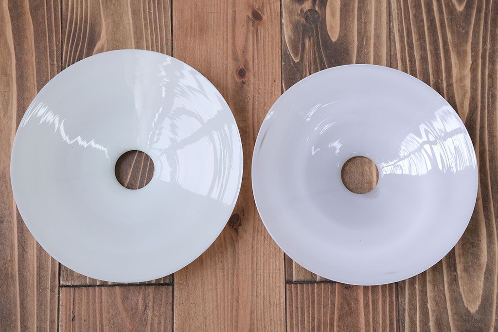 昭和レトロ　白いガラス平笠照明2個セット