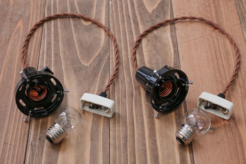 昭和レトロ　白いガラス平笠照明2個セット