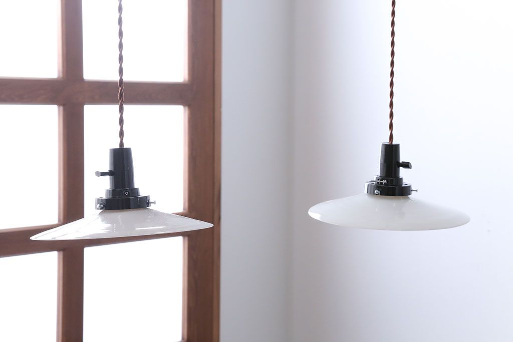 昭和レトロ　白いガラス平笠照明2個セット(2)