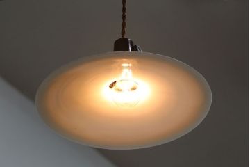 昭和レトロ　白いガラス平笠照明2個セット(2)