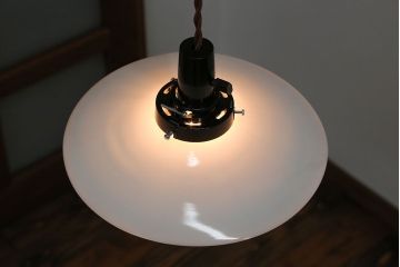 昭和レトロ　白いガラス平笠照明2個セット(2)