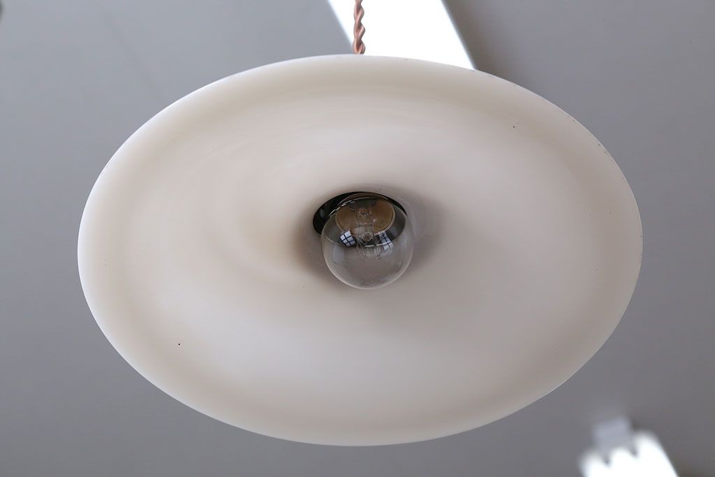 昭和レトロ　白いガラス平笠照明2個セット(2)