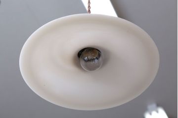 昭和レトロ　白いガラス平笠照明2個セット(2)