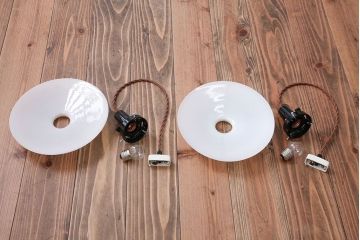 昭和レトロ　白いガラス平笠照明2個セット(2)