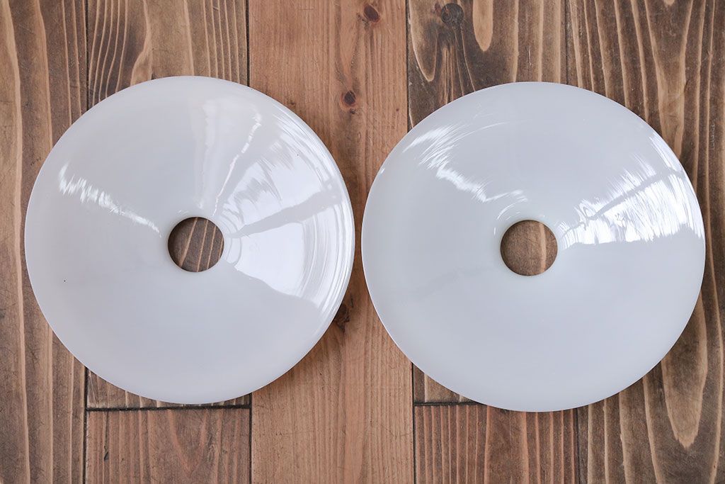 昭和レトロ　白いガラス平笠照明2個セット(2)