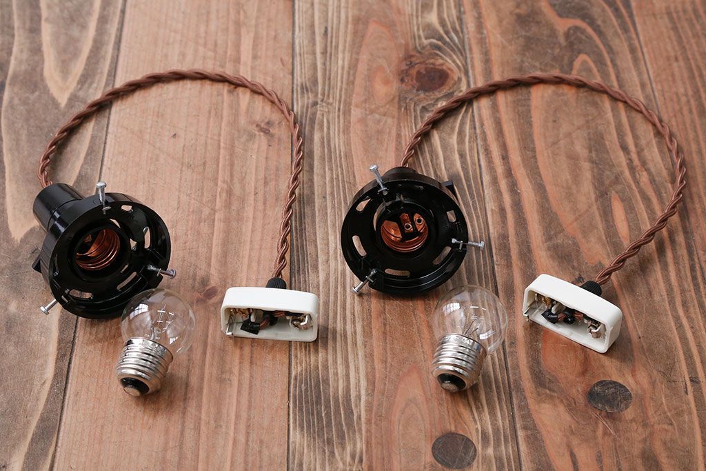 昭和レトロ　白いガラス平笠照明2個セット(2)