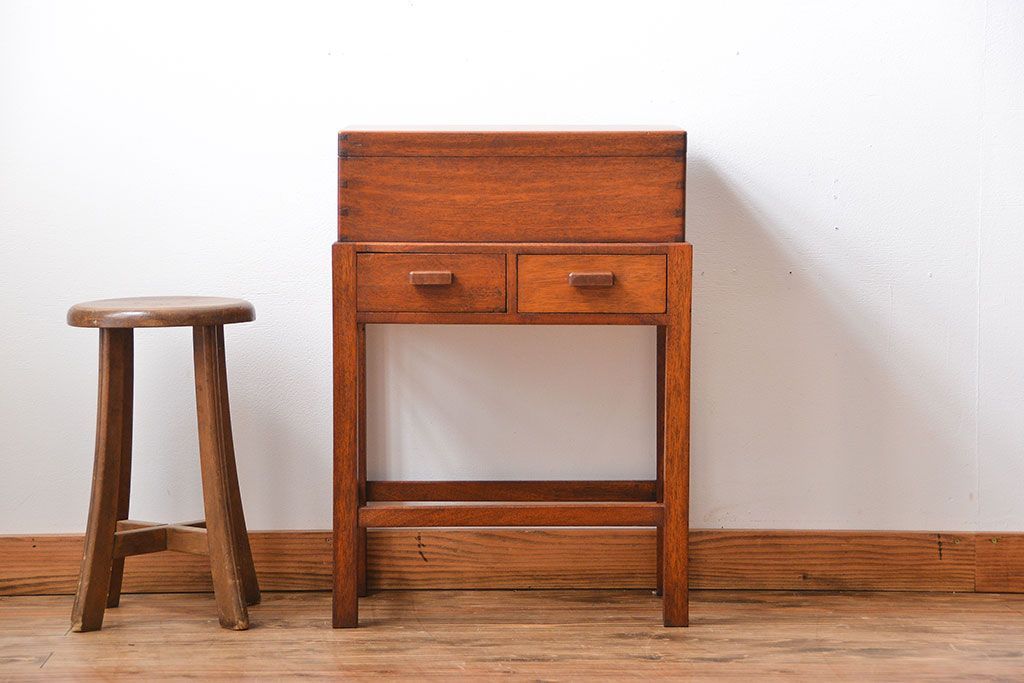 ヴィンテージ家具　北欧ビンテージ　チーク材の収納箱付きサイドテーブル