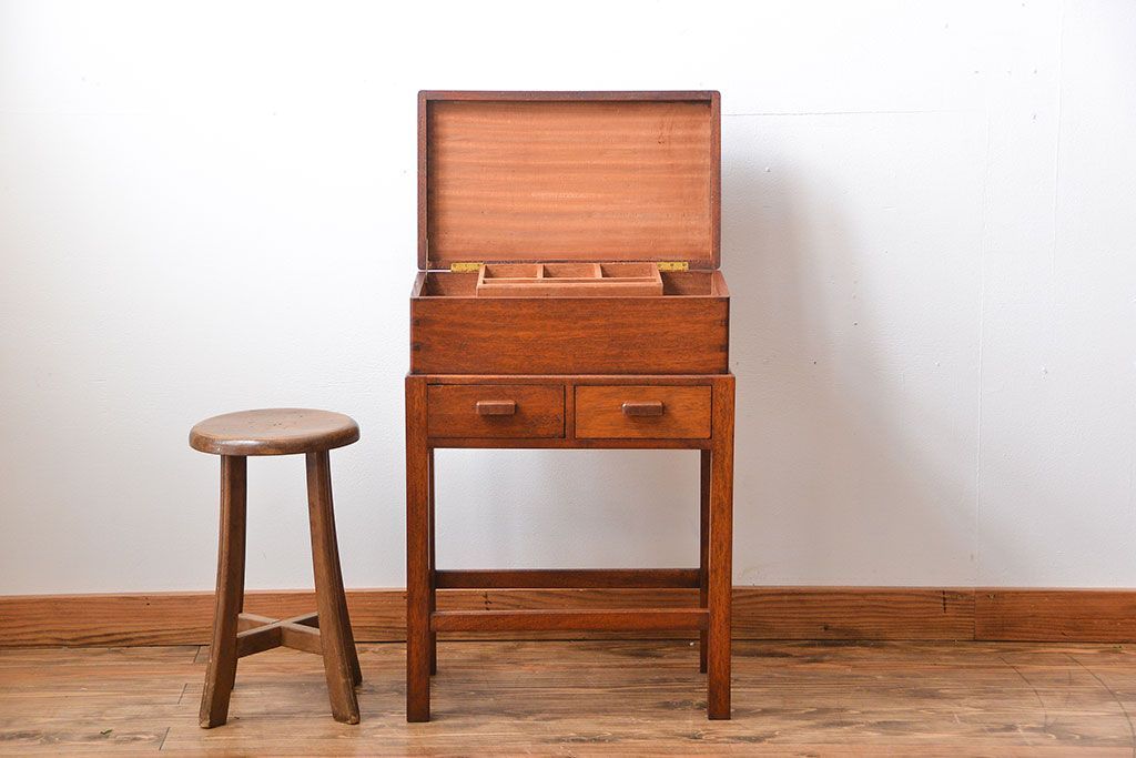 ヴィンテージ家具　北欧ビンテージ　チーク材の収納箱付きサイドテーブル