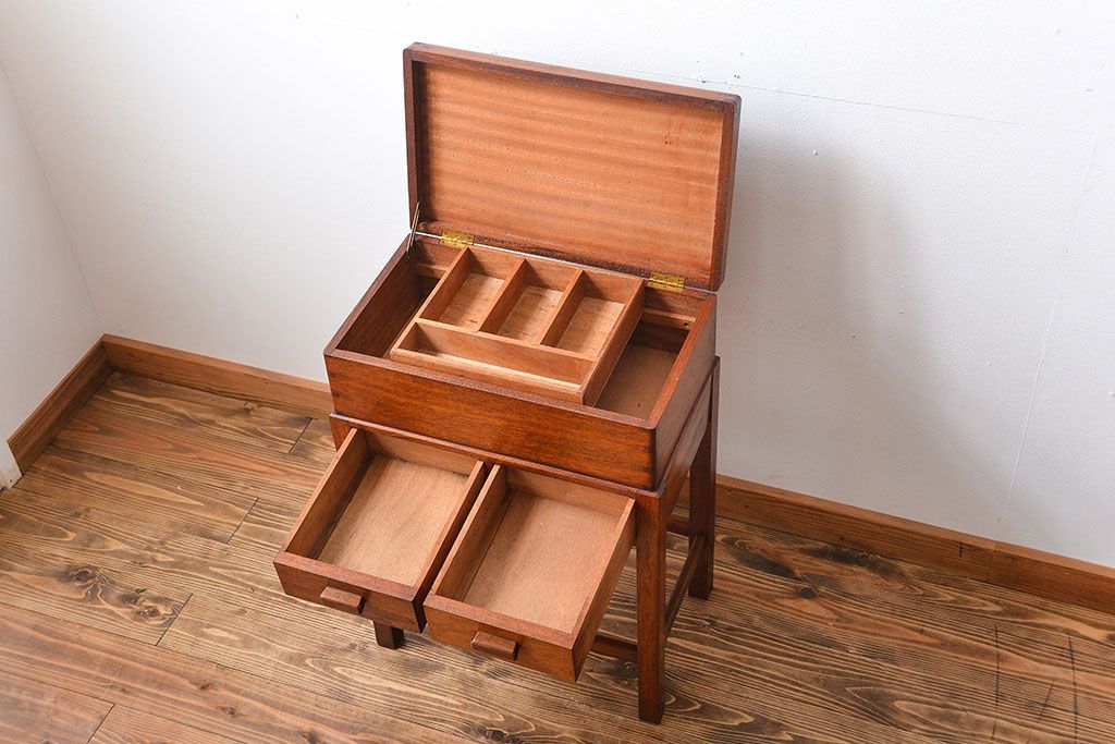 ヴィンテージ家具　北欧ビンテージ　チーク材の収納箱付きサイドテーブル