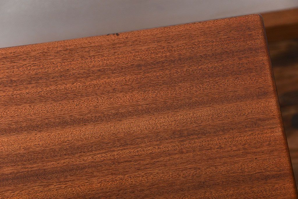 ヴィンテージ家具　北欧ビンテージ　チーク材の収納箱付きサイドテーブル