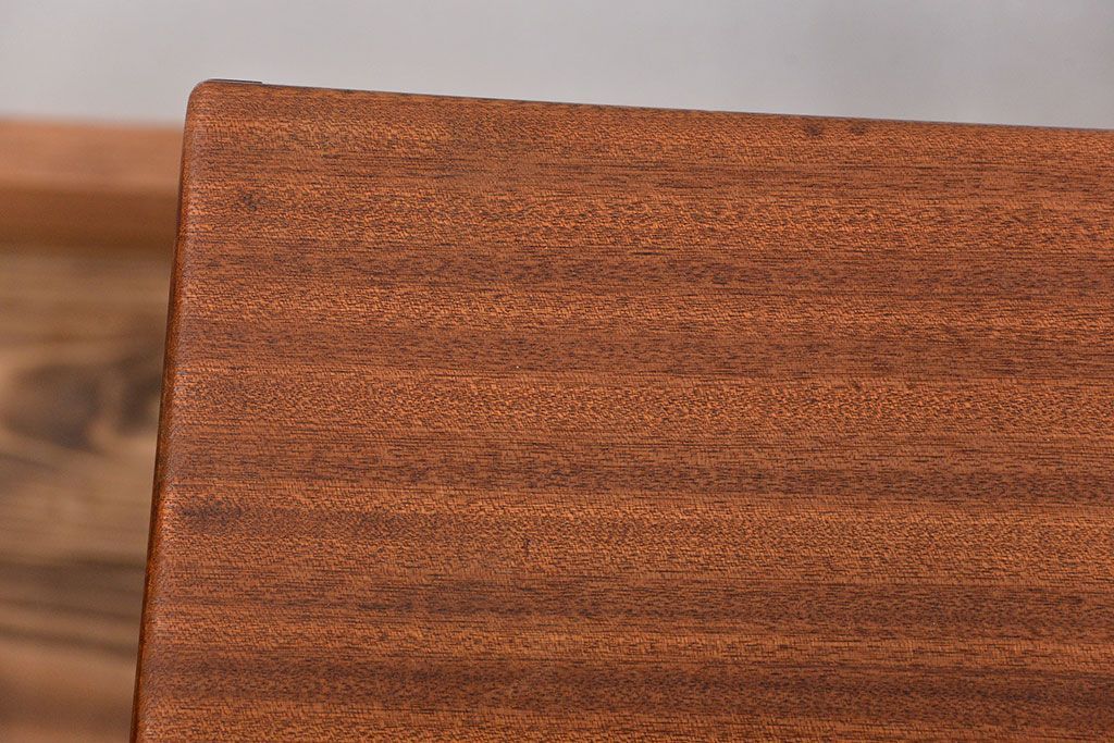 ヴィンテージ家具　北欧ビンテージ　チーク材の収納箱付きサイドテーブル