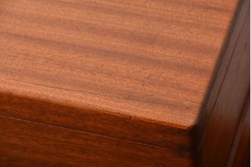 ヴィンテージ家具　北欧ビンテージ　チーク材の収納箱付きサイドテーブル