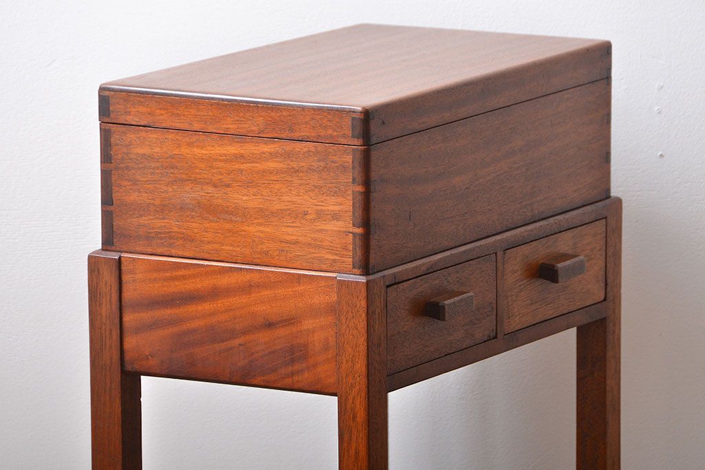 ヴィンテージ家具　北欧ビンテージ　チーク材の収納箱付きサイドテーブル