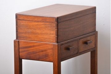 ヴィンテージ家具　北欧ビンテージ　チーク材の収納箱付きサイドテーブル