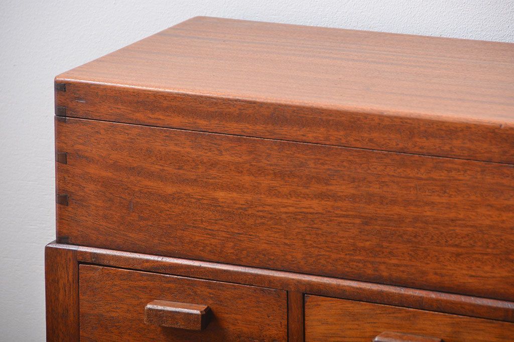 ヴィンテージ家具　北欧ビンテージ　チーク材の収納箱付きサイドテーブル