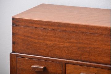 ヴィンテージ家具　北欧ビンテージ　チーク材の収納箱付きサイドテーブル