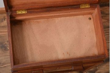 ヴィンテージ家具　北欧ビンテージ　チーク材の収納箱付きサイドテーブル