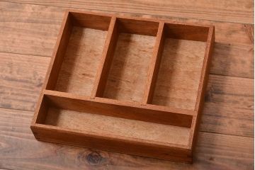 ヴィンテージ家具　北欧ビンテージ　チーク材の収納箱付きサイドテーブル