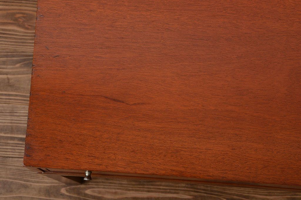 ヴィンテージ家具　北欧ビンテージ　チーク材のシンプルでおしゃれなサイドテーブル