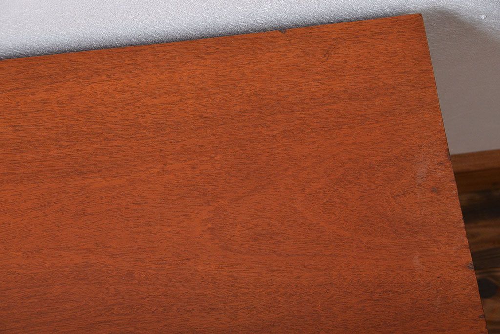 ヴィンテージ家具　北欧ビンテージ　チーク材のシンプルでおしゃれなサイドテーブル