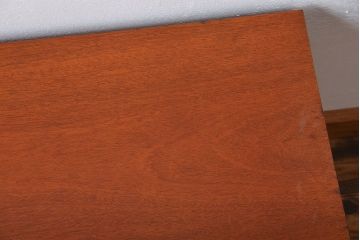 ヴィンテージ家具　北欧ビンテージ　チーク材のシンプルでおしゃれなサイドテーブル