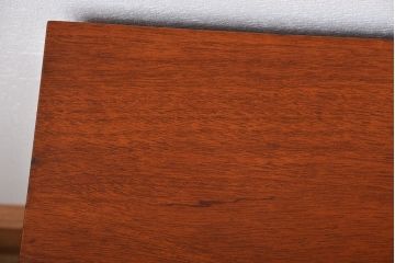 ヴィンテージ家具　北欧ビンテージ　チーク材のシンプルでおしゃれなサイドテーブル