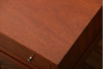 ヴィンテージ家具　北欧ビンテージ　チーク材のシンプルでおしゃれなサイドテーブル