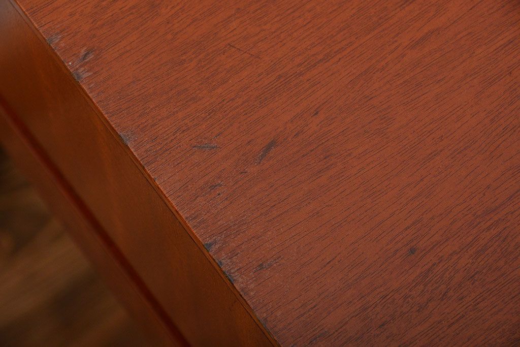 ヴィンテージ家具　北欧ビンテージ　チーク材のシンプルでおしゃれなサイドテーブル