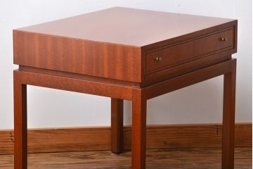 ヴィンテージ家具　北欧ビンテージ　チーク材のシンプルでおしゃれなサイドテーブル