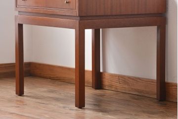 ヴィンテージ家具　北欧ビンテージ　チーク材のシンプルでおしゃれなサイドテーブル