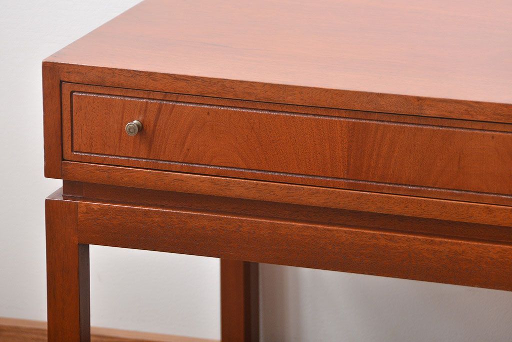 ヴィンテージ家具　北欧ビンテージ　チーク材のシンプルでおしゃれなサイドテーブル