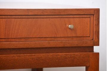 ヴィンテージ家具　北欧ビンテージ　チーク材のシンプルでおしゃれなサイドテーブル