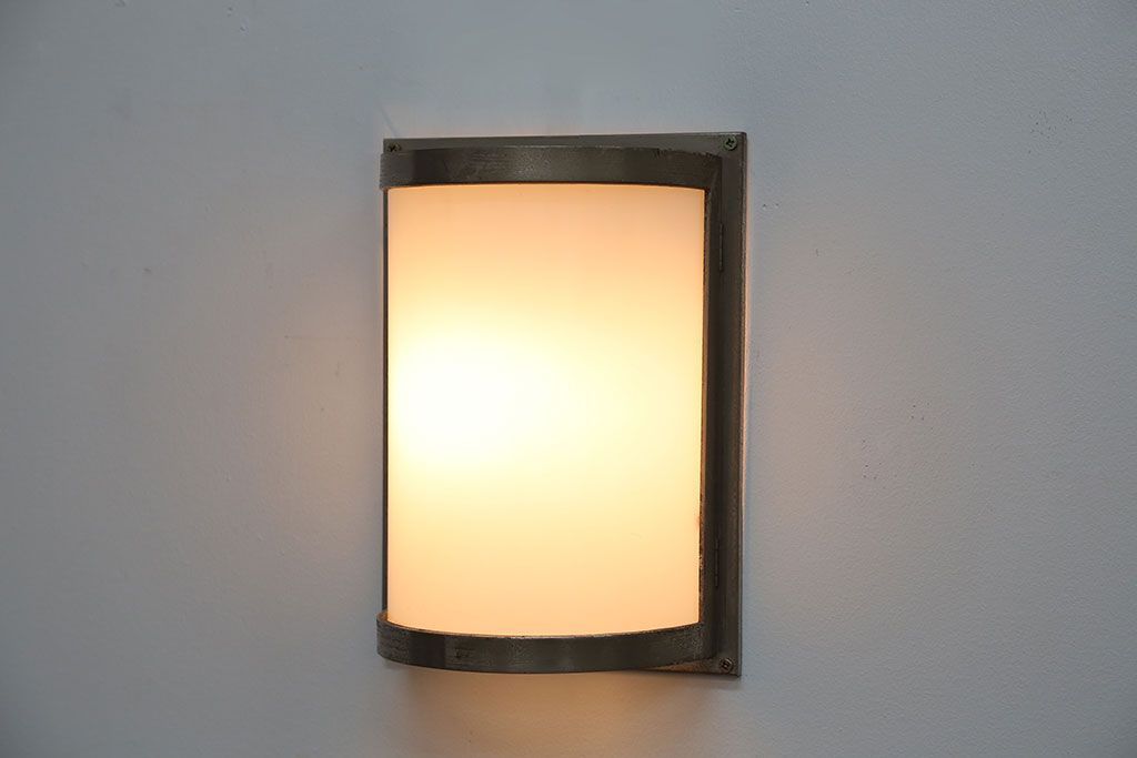 アンティーク　壁掛け照明のシンプルなシェード(1)