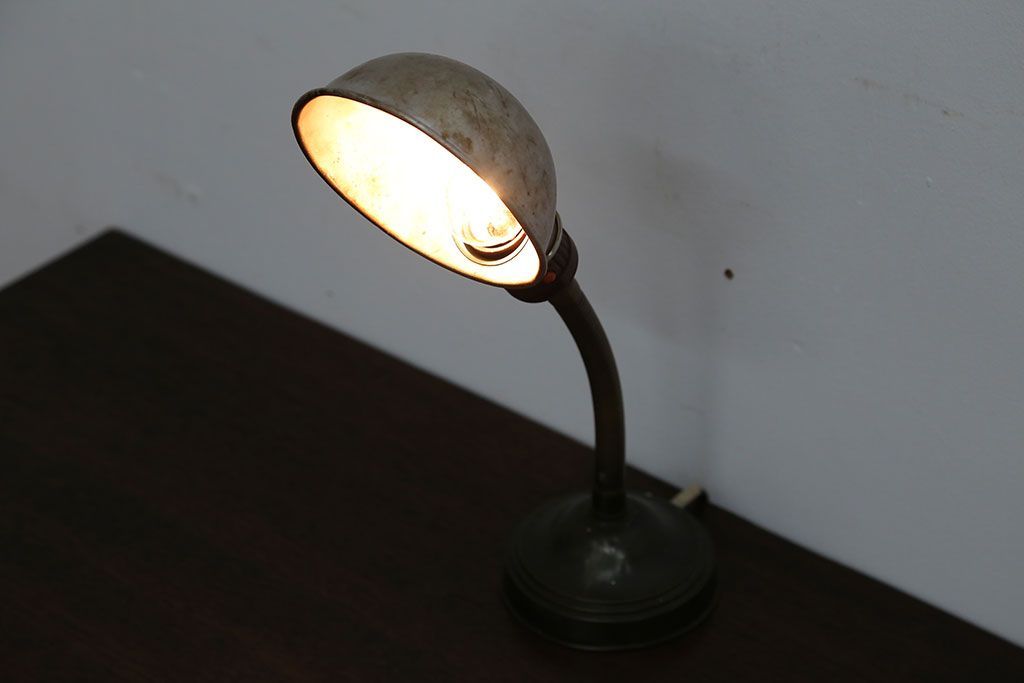 昭和レトロ　アルミシェード卓上スタンドランプ(1)