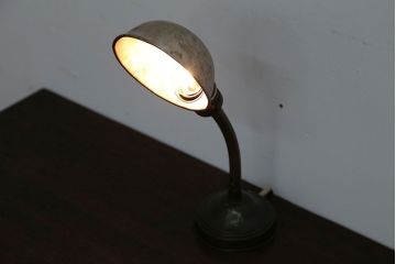 昭和レトロ　アルミシェード卓上スタンドランプ(1)