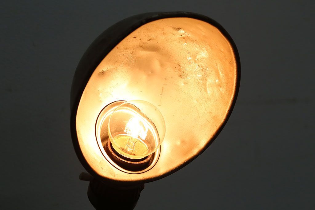 昭和レトロ　アルミシェード卓上スタンドランプ(1)