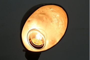 昭和レトロ　アルミシェード卓上スタンドランプ(1)