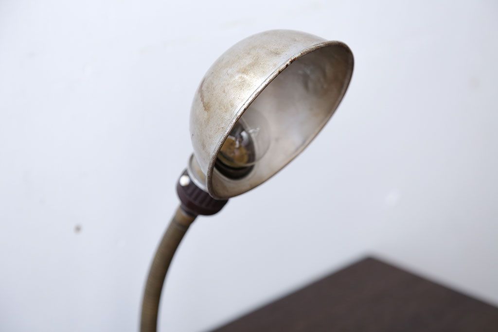 昭和レトロ　アルミシェード卓上スタンドランプ(1)