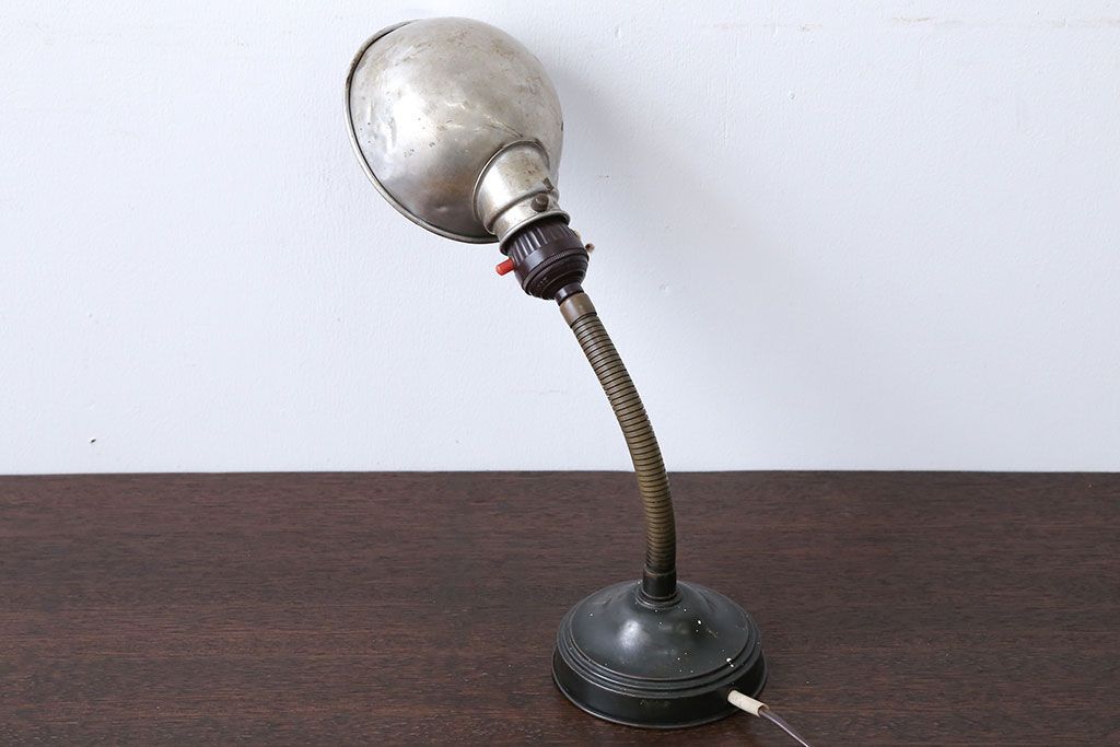 昭和レトロ　アルミシェード卓上スタンドランプ(1)