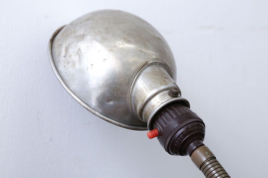 昭和レトロ　アルミシェード卓上スタンドランプ(1)