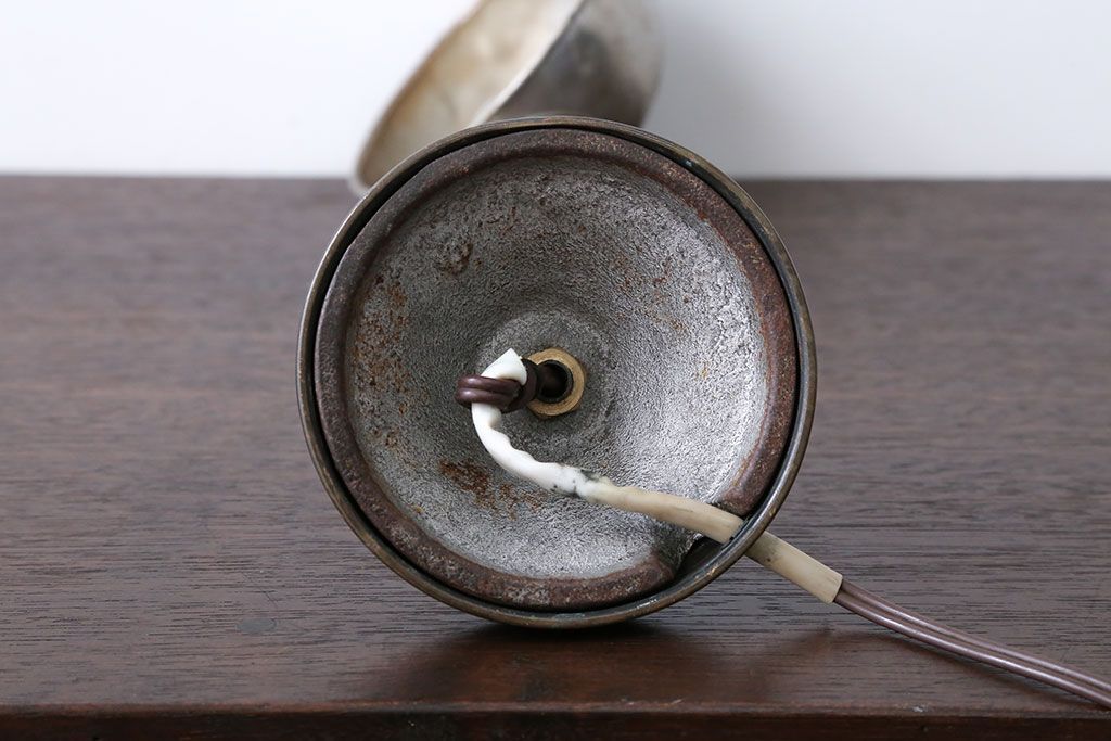 昭和レトロ　アルミシェード卓上スタンドランプ(1)