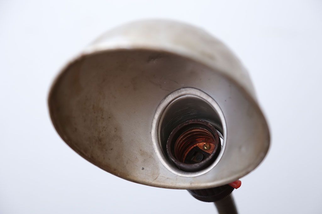 昭和レトロ　アルミシェード卓上スタンドランプ(1)