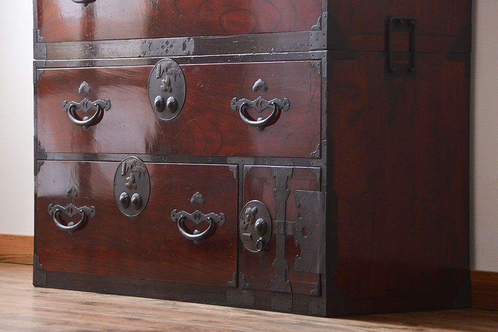 アンティーク家具　古民具・骨董　前面欅材!漆の綺麗な二本松箪笥