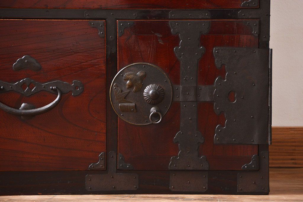 アンティーク家具　古民具・骨董　前面欅材!漆の綺麗な二本松箪笥