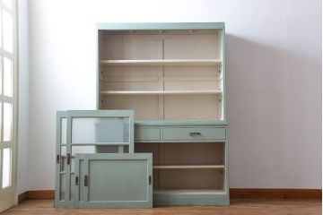 アンティーク家具　アンティークペイント　引き戸付き大きなキッチンキャビネット