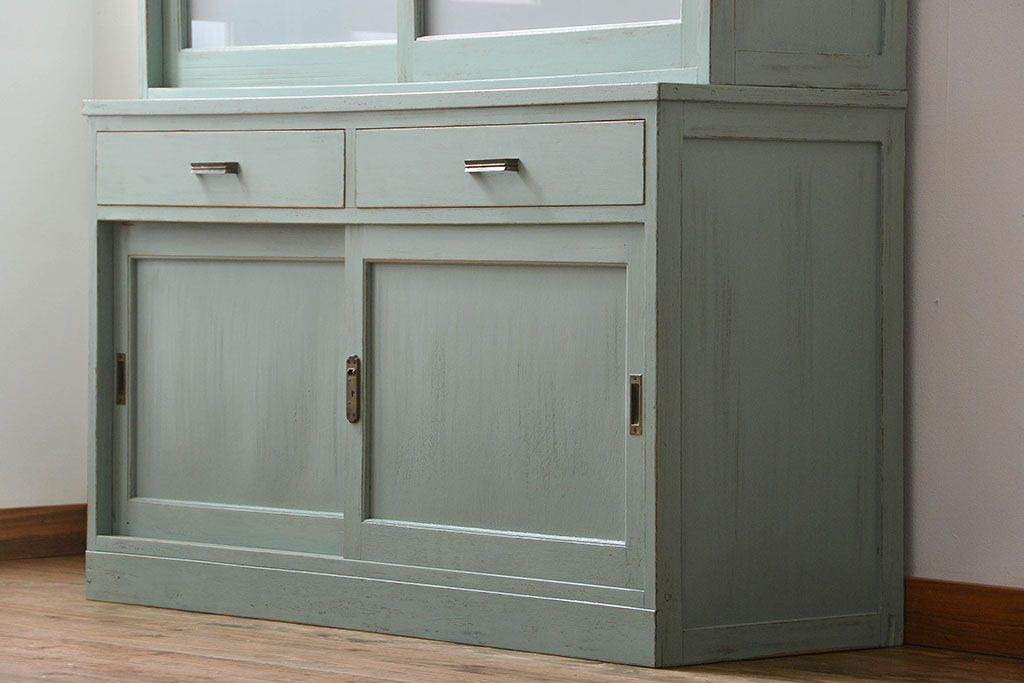 アンティーク家具　アンティークペイント　引き戸付き大きなキッチンキャビネット