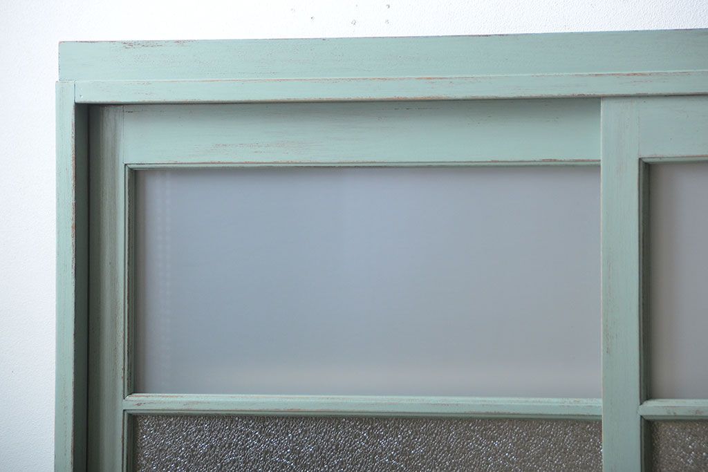 アンティーク家具　アンティークペイント　引き戸付き大きなキッチンキャビネット